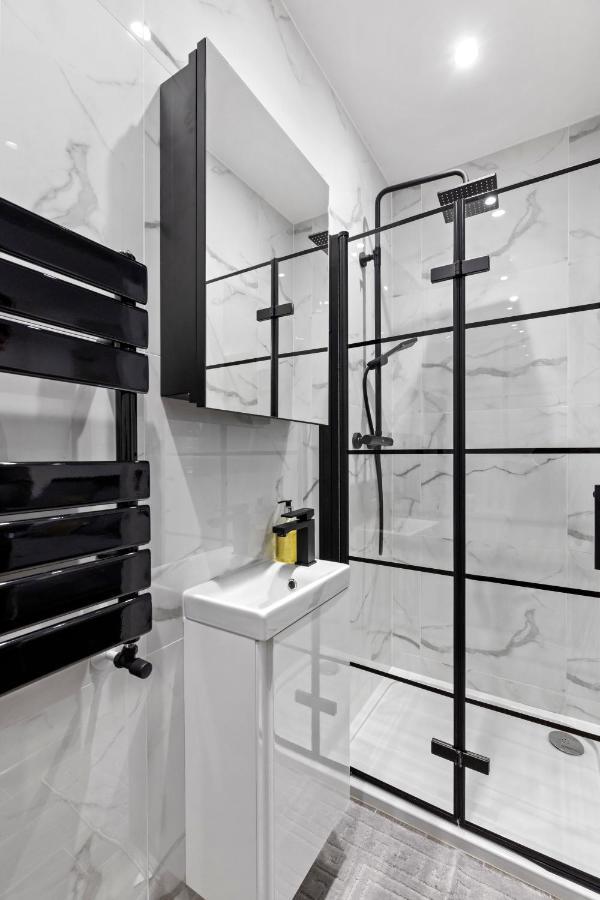 Star London Vivian Avenue 2-Bed Retreat With Garden Apartamento The Hyde Exterior foto