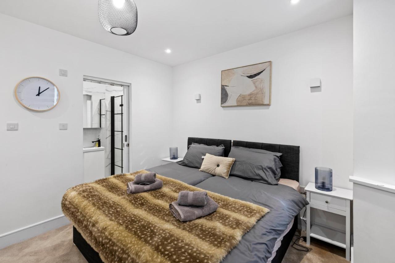 Star London Vivian Avenue 2-Bed Retreat With Garden Apartamento The Hyde Exterior foto